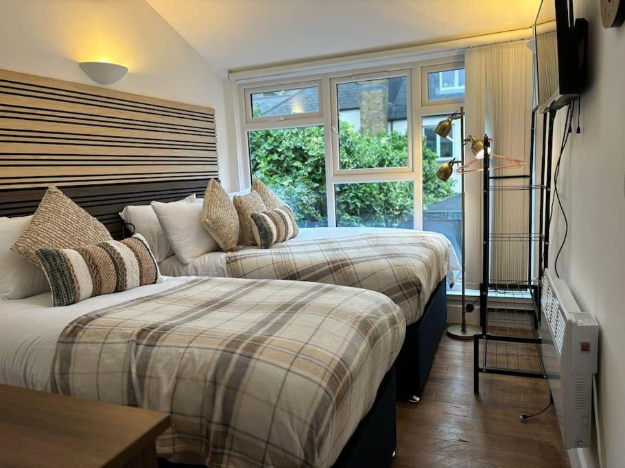 The Urban Retreat 4bdr Sleep 14 Ferienhaus London